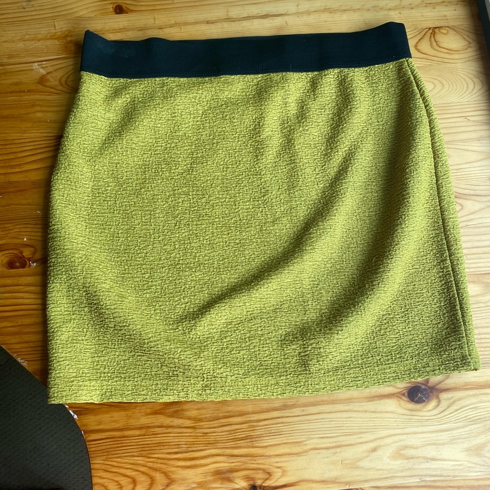 Tight yellow skirt Forever 21